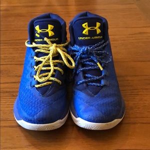 Boys 5.5 Stephen Curry basketball shoe